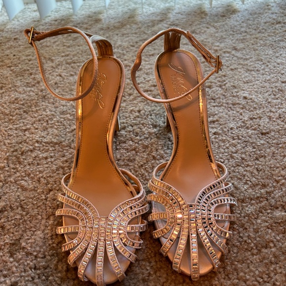 Badgley Mischka Jewel Collection Gold Heels With Rhinestone Closed Toe Size 9 - Picture 2 of 6